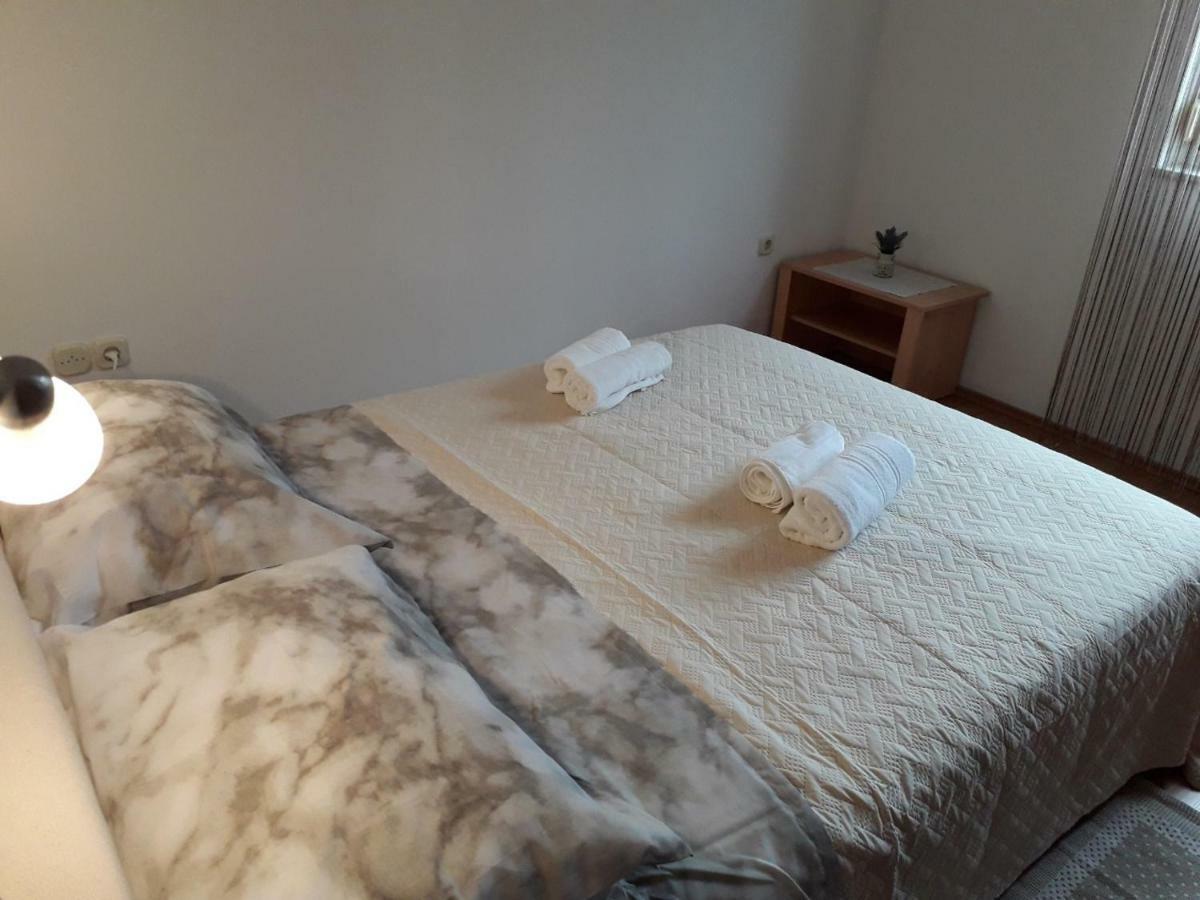 Apartman Lean Pula Exteriör bild