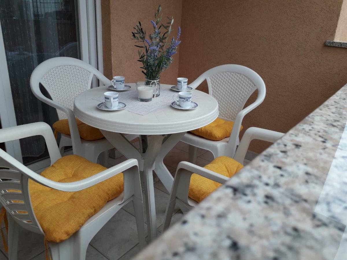 Apartman Lean Pula Exteriör bild