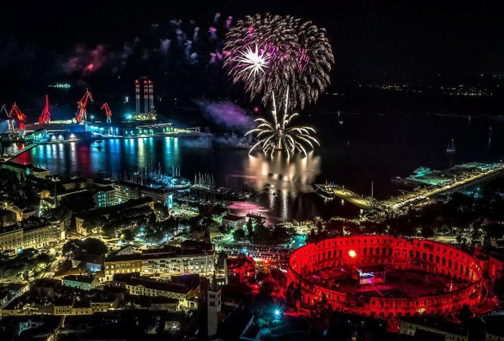 Apartman Lean Pula Exteriör bild